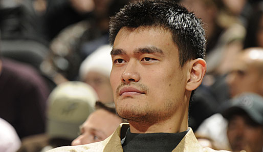 Yao Ming hat nach mehreren komplizierten Verletzungen seine aktive Karriere offiziell beendet