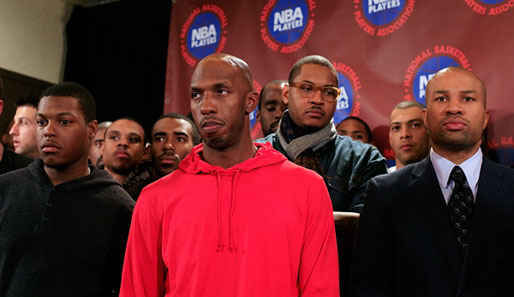 Entschlossener Blick: Die Spieler um Derek Fisher (r.) ziehen gegen die NBA vor Gericht