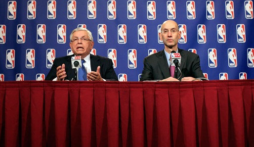 Die Spieler haben das wohl letzte Angebot von NBA-Boss David Stern (r.) abgelehnt