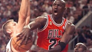 Michael Jordan in den 1996er Finals. Detlef Schrempf sieht ganz alt aus