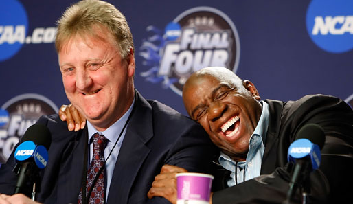 Larry Bird (l.) hat bei den Pacers mindestens genauso viel Spaß wie hier mit Magic Johnson