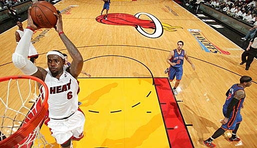 LeBron James (l.) hatte alles im Griff und war der All-Around-Star des Spiel für die Miami Heat