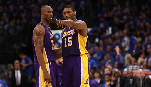 Kobe Bryant (l.) und Metta World Peace (r.) waren die überragenden Spieler beim Sieg der Lakers