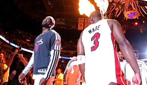 LeBron James (l.) ist der einzige Spieler der Miami Heat, der Spiel für Spiel Topleistungen abruft