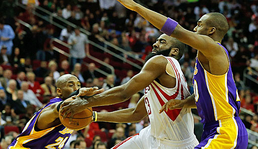 James Harden (M.) erzielte gegen die Lakers das 13. Spiel in Folge mehr als 25 Punkte