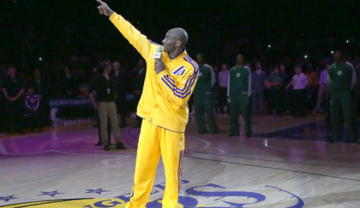 "Da oben hat er gesessen": Kobe Bryant erinnerte an den verstorbenen Lakers-Owner Jerry Buss