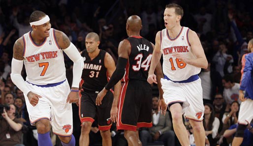 Knicks-Scharfschütze Steve Novak (r.) trifft den Dreier - und Superstar Carmelo Anthony jubelt mit