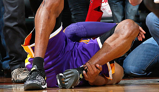 Lakers-Superstar Kobe Bryant verletzte sich drei Sekunden vor dem Ende am Knöchel