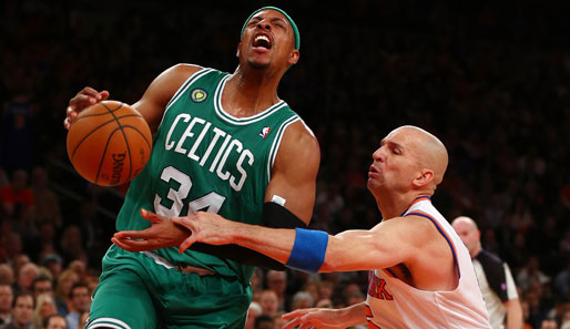 Paul Pierce (l.) hatte das Nachsehen gegen Jason Kidd (r.) und die New York Knicks