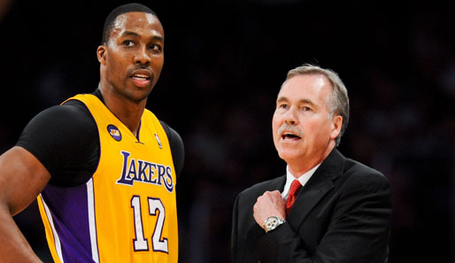 Dwight Howard (l.) und Lakers-Coach Mike D'Antoni pflegen angeblich nicht das beste Verhältnis