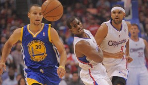 Stephen Curry (l.) will Michael Carter-Williams' Lauf stoppen