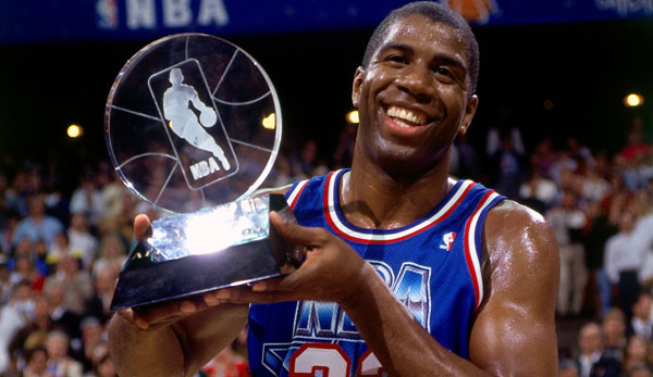 Nach dem Gewinn der MVP-Trophäe setzte Magic Johnson 1992 sein breitestes Grinsen auf