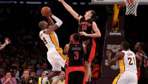 Kobe Bryant (l.) gelang gegen die Toronto Raptors ein Triple-Double