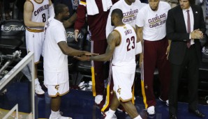 LeBron James (M.) verlor mit den Cavaliers Spiel 6 der NBA-Finals