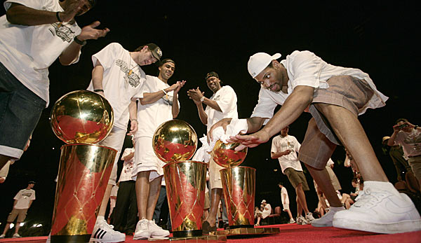 Robert Horry (r.) gewann insgesamt sieben Meisterschaften in der NBA