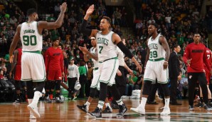 Jared Sullinger (M.) und Amir Johnson (l.): Eine geschlossene Mannschaftsleistung half den Celtics