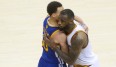 MVP und Finals MVP: Stephen Curry (l.) und LeBron James