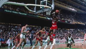 HAKEEM OLAJUWON (Houston Rockets im Jahr 1985) - Stats: 20,6 Punkte, 11,9 Rebounds und 2,7 Blocks bei 53,8 Prozent aus dem Feld in 35,5 Minuten (82 Spiele)