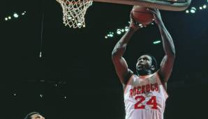 Moses Malone (Houston Rockets) - Ihm gelangen einmal 33 und 37 sowie 38 und 32 in den Jahren 1979 und 1982