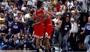 1997: Nun sind Jordans Bulls wieder da. Vor Spiel 5 (2:2) gegen die Jazz wird MJ krank, spielt aber trotz Fieber und Grippe. Er erzielt 38 Punkte, sein Team gewinnt, wird später Meister und das "Flu Game" geht in die Geschichte ein.