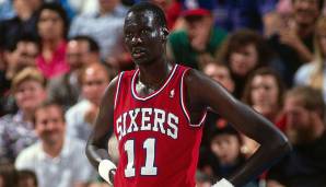Platz 6: Manute Bol (Sudan): 1985 - 1995, Teams: Bullets, Warriors, Sixers, Heat - Mit 2,31 Meter zusammen mit Ghoerge Muresan der größte NBA-Spieler aller Zeiten