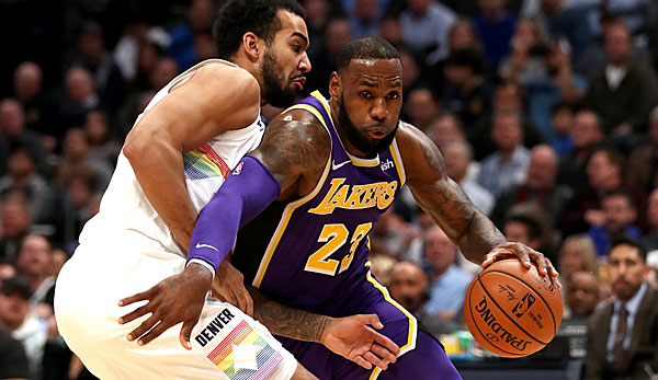 LeBron James und die Los Angeles Lakers müssen in Denver eine herbe Pleite hinnehmen.