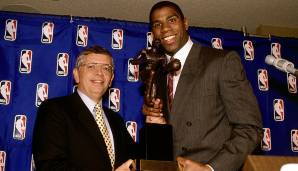 Auch Birds großer Gegner, Magic Johnson, triumphierte doppelt. Der Lakers-Star mit dem breiten Grinsen wurde 1989 und 1990 für seine Leistungen ausgezeichnet.