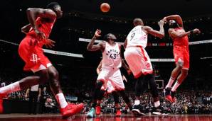 James Harden (r.) führte die Houston Rockets zum Sieg über die Toronto Raptors