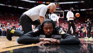 Kevin Durant (Golden State Warriors): KD ist nicht zu lesen. Laut Adrian Wojnarowski (ESPN) wird Durant wohl Meetings mit den Knicks, Nets, Clippers und Warriors wahrnehmen.