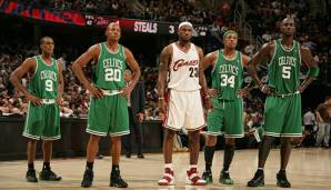 LeBron James (M.) traf in seinen jungen Jahren immer wieder auf die Boston Celtics.