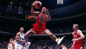 Platz 3: DENNIS RODMAN - drei Jahre MJs Teamkollege (1995 - 1998) - Stats: 5,2 Punkte, 15,3 Rebounds, 2,8 Assists bei 45,2 Prozent FG (199 Spiele).