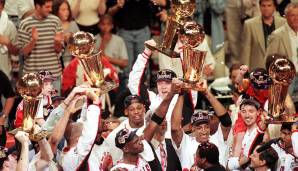 Brian Williams (links neben Jordan) wurde 1997 mit den Chicago Bulls Champion.