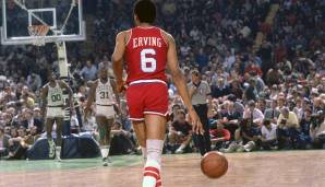 Seine beste Zeit hatte der Dunk-Pionier noch in der Konkurrenzliga ABA, aber auch in der NBA war Erving noch ein MVP. Ebnete den Weg für MJ und Co. und konnte als 60-Jähriger immer noch dunken!