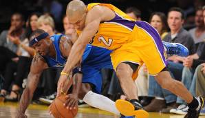 D-Fish war in den Playofs 2011 bereits 36 Jahre alt, dennoch genoss er nach insgesamt 5 Lakers-Titeln das Vertrauen von Kobe. Vor Saisonbeginn hatte er neuen Vertrag über drei Jahre unterschrieben, im März 2012 wurde er allerdings nach Houston getradet.