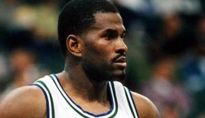 Nicht verwandt mit Rod Strickland. Biss sich ab 1996 undraftet bei den Mavs fest und wurde ebenso 2001 getradet. 99/00 war mit durchschnittlich 12,8 Punkten für Dallas sein bestes Jahr in der NBA.