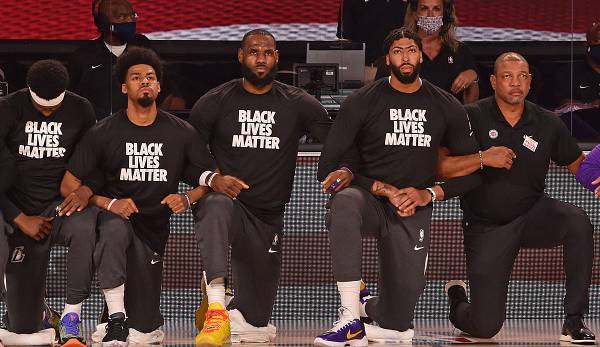 Die Los Angeles Lakers um LeBron James und L.A. Clippers knieten aus Protest vor dem Kracher zum NBA-Restart.