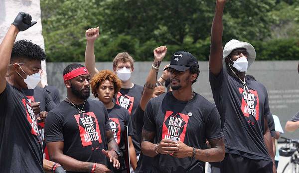 Spielerinnen und Spieler der Washington Wizards beteiligten sich an einer "Black Lives Matter"-Demonstration.