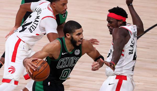 Jayson Tatum und die Boston Celtics haben den amtierenden Champion Toronto Raptors aus den Playoffs geworfen.