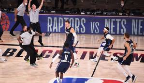 Einstimmig! Der Mavs-Star landete bei allen 15 Teilnehmern der Umfrage auf dem ersten Platz. In seiner zweiten Saison erstmals im All-NBA First Team - das gelang zuletzt Tim Duncan 1999. Dazu lieferte Doncic in den Playoffs Heldentaten vs. LAC ab ...