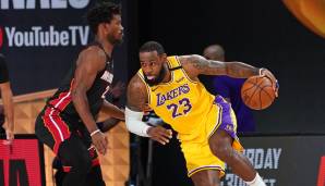 LeBron James (r.) und die Los Angeles Lakers entschieden Spiel 1 der NBA Finals gegen Jimmy Butler und die Miami Heat deutlich für sich.