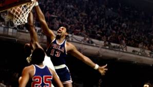 WILT CHAMBERLAIN (1959-1973) – Teams: Warriors, Sixers, Lakers – Erfolge: 2x NBA Champion, Finals-MVP, 4x MVP, 13x All-Star, 7x First Team, 3x Second Team, 2x All-Defensive, Rookie of the Year, 1x All-Star Game MVP.