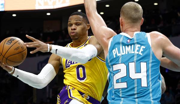 Russell Westbrook führt die Lakers in der zweiten Halbzeit gegen Charlotte im Alleingang zum Comeback - doch die Hornets zittern sich zum Sieg.