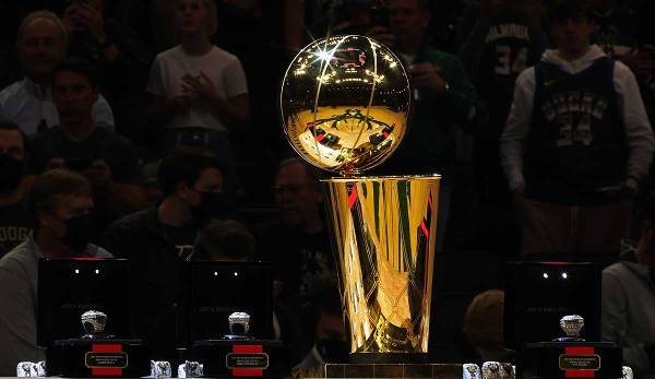 30 NBA-Teams kämpfen jährlich um sie: die Larry O'Brien Trophy.