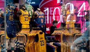 Zum Hintergrund: Das Ranking basiert auf den Verkaufszahlen des Team-Merchandise beziehungsweise der Spieler-Trikots auf NBAStore.com. In die Wertung fließen nur die Verkäufe zwischen dem 13. Januar und dem 10. April mit ein.