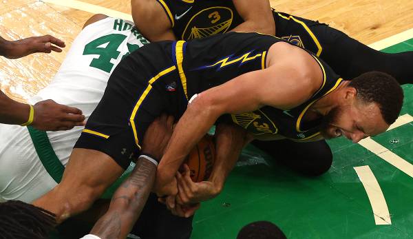 In dieser Szene fiel Celtics-Big Al Horford auf das Bein von Stephen Curry.
