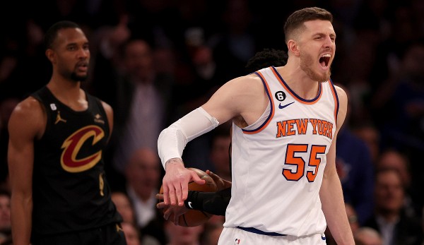 Isaiah Hartenstein becomes a hero for the Knicks with a strong block in the closing stages.