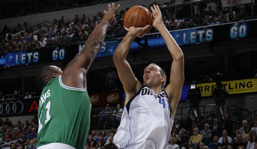Seit 1998 spielt Dirk Nowitzki (r.) schon für die Dallas Mavericks in der NBA