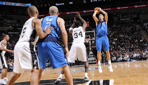 Mavs-Superstar Dirk Nowitzki (r.) fehlt im Western-Conference-Match gegen die Spurs