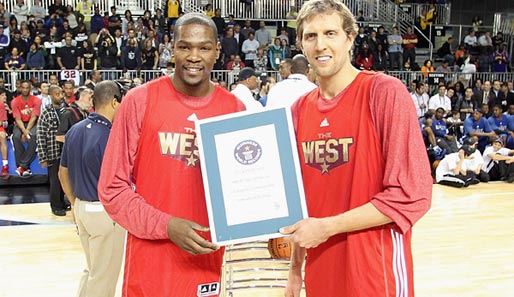 Kevin Durant und Dirk Nowitzki beim All-Star-Game 2011
