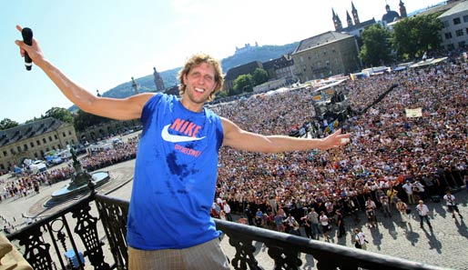 Tausende Fans empfingen Dirk Nowitzki in seiner Heimatstadt Würzburg